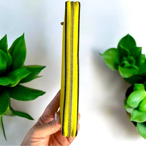 Celine large citron leather zip around wallet - Picture 4 of 9